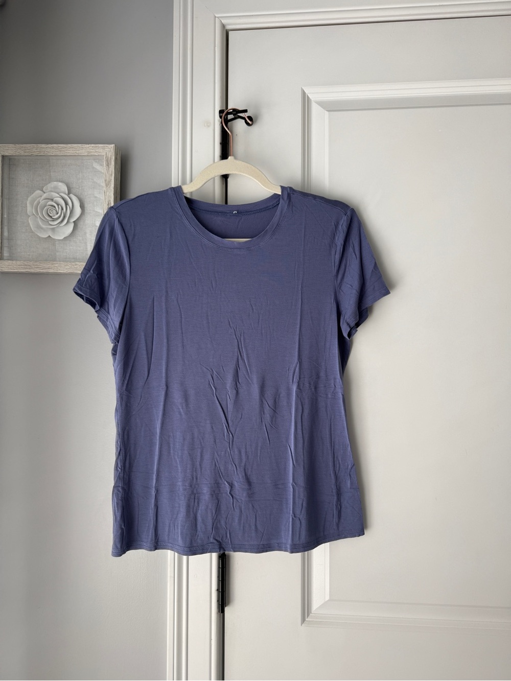 ALO Yoga Women's Short Sleeve Tee in Periwinkle - Picture 2 of 2